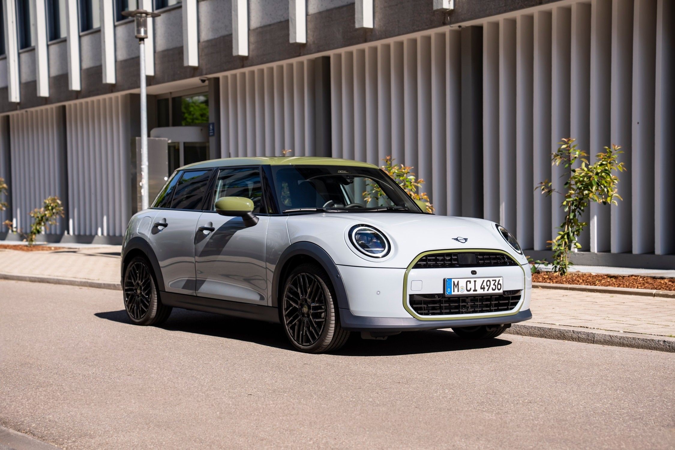MINI Cooper S 5-Door Paul Smith Edition em Statement Grey.